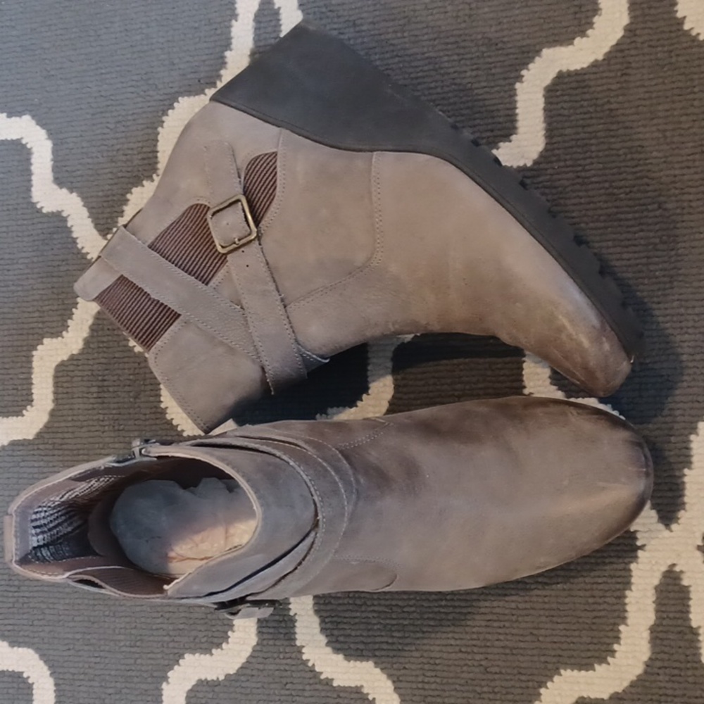 Abeo Geranium Taupe Leather Wedge Ankle Boots 9.5